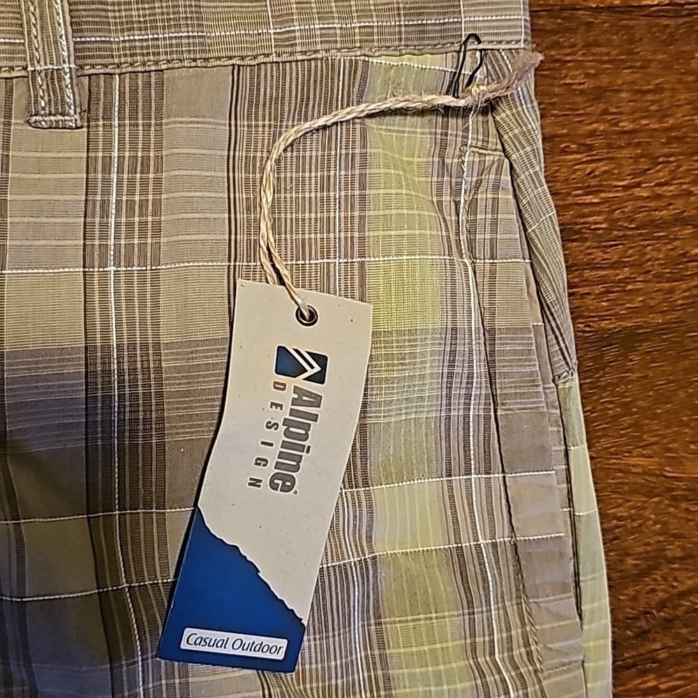 Alpine Design Women's Shorts Size 12 - Picture 2 of 7